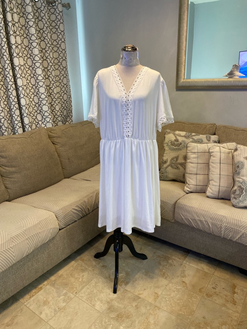 New Women 4X White short-sleeve dress featuring a delicate crochet lace V-neck
